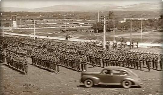 طرابلس 1942،إستعراض لبعض وحدات الجيش الأسترالي 